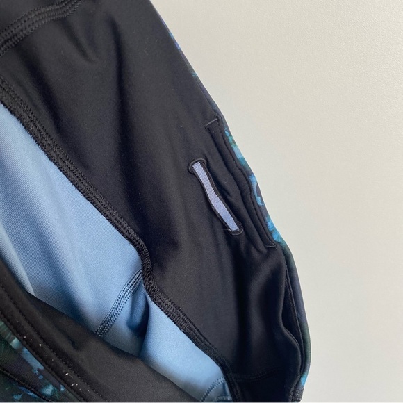 LULULEMON Run: Top Speed Crop Luxtreme Floral Backdrop Blue Black Green Size 4 - Picture 11 of 12